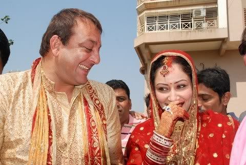 sanjay dutt with his wife