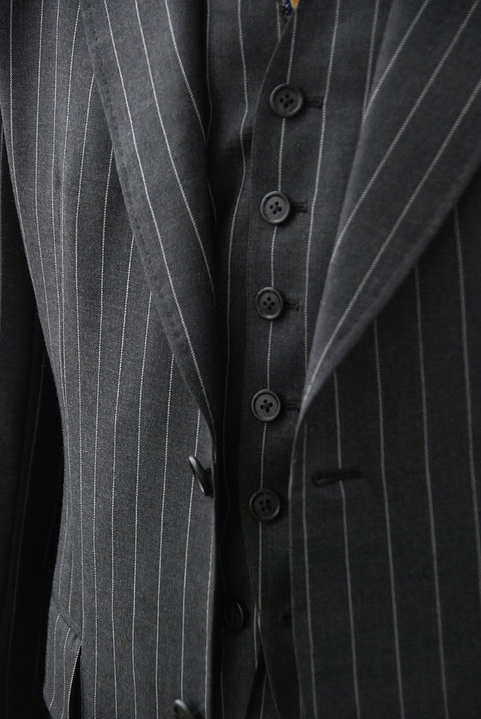 Suit-1-buttons.jpg