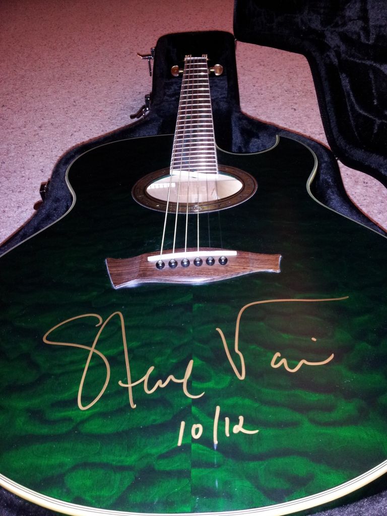 I got to play Steve Vai´s original EVOand Steve Vai