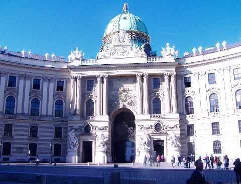 La facciata dell'Hofburg
