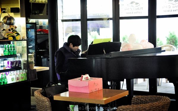 Piano Cafe photo Seoul-0744-130322_zps59351c87.jpg