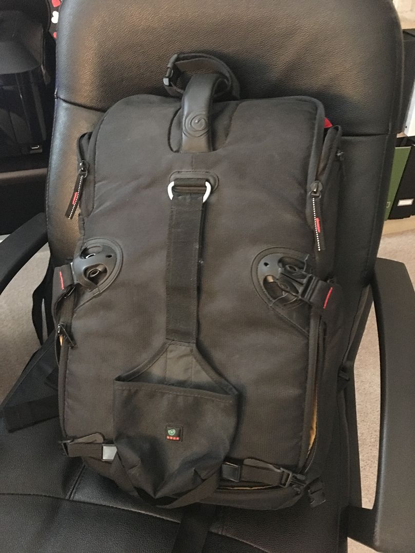 IMAGE: http://i208.photobucket.com/albums/bb307/kashyapgv/Flash%20and%20Extras/IMG_0624_zps2lqtmrqj.jpg