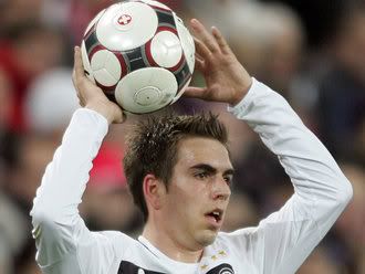 Lahm set to stay at Bayern