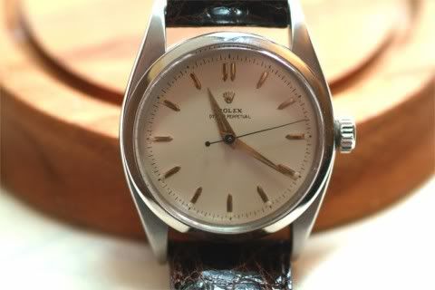 This watch is a Rolex model 6298, this is the very first Explorer model. This watch is a Rolex model 6298, this is the very first Explorer model.