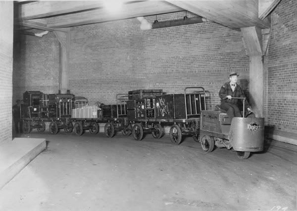 CUTbaggagetruck.jpg
