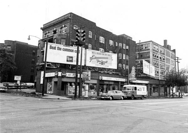 Chester-East19th-Thomeys-TownBar-1965.jpg