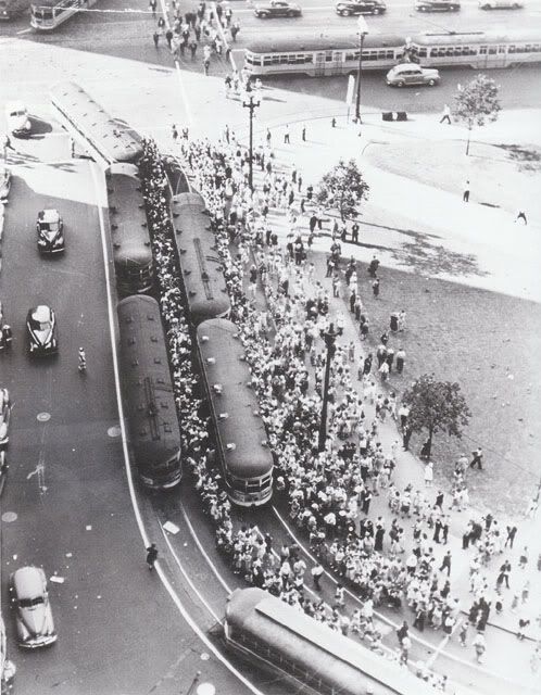 Cleveland-PublicSq-streetcars-1946s.jpg