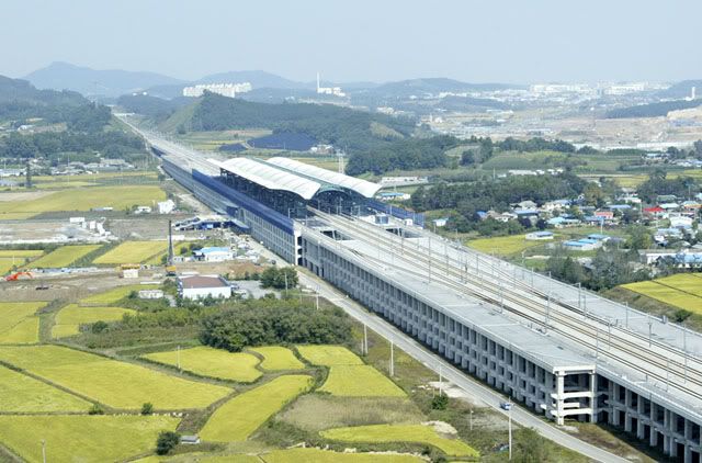 KoreaKTXHSRstation1s.jpg