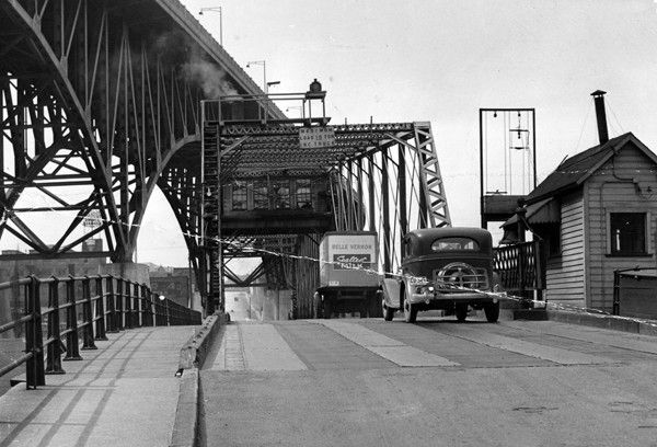 Mainstreetswingbridge-06-09-1945.jpg
