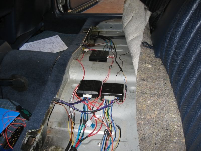 pics of my keyless and window modules -- posted image.